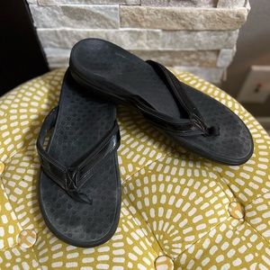 Vionic flip flop size 10